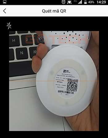 huong-camera-den-ma-qr-duoc-dan-tren-san-pham-camera