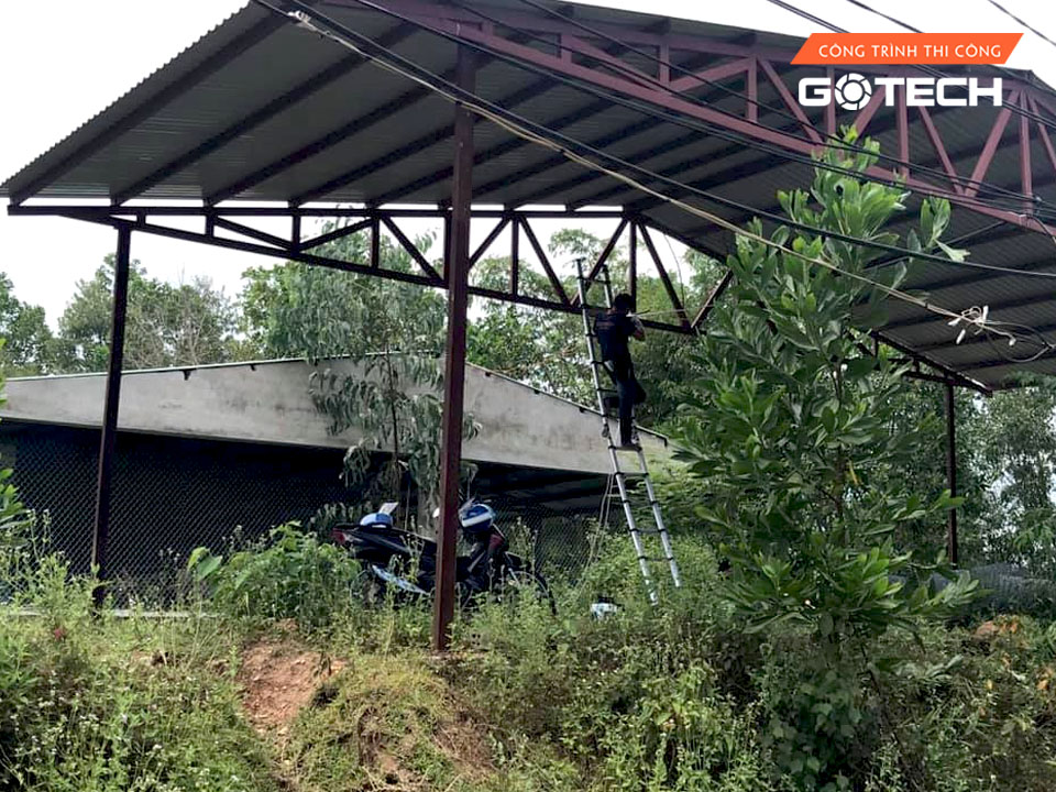 hinh-anh-thi-cong-camera-tai-hoa-nhon-hoa-vang