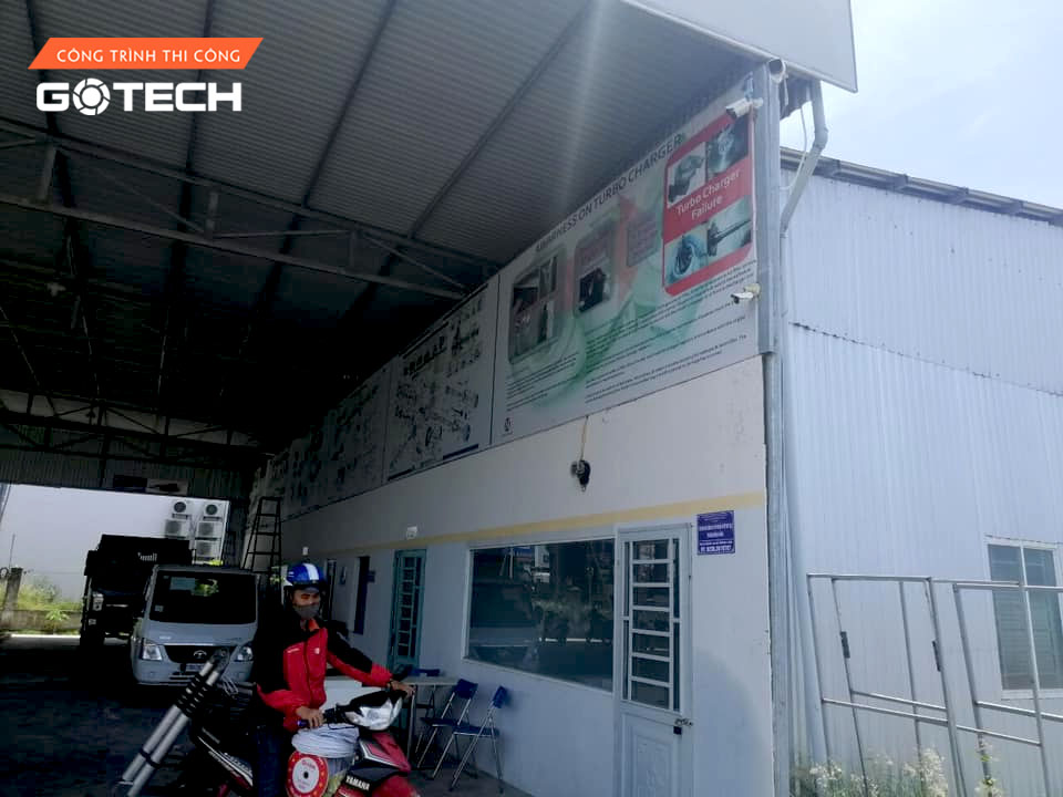 hinh-anh-thi-cong-camera-tai-qua-giang-hoa-vang-1