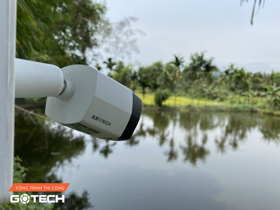 hinh-anh-thi-cong-camera-trang-trai-hoa-son-hoa-vang-1