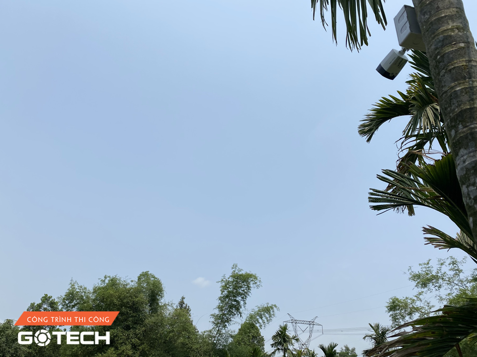 hinh-anh-thi-cong-camera-trang-trai-hoa-son-hoa-vang-3