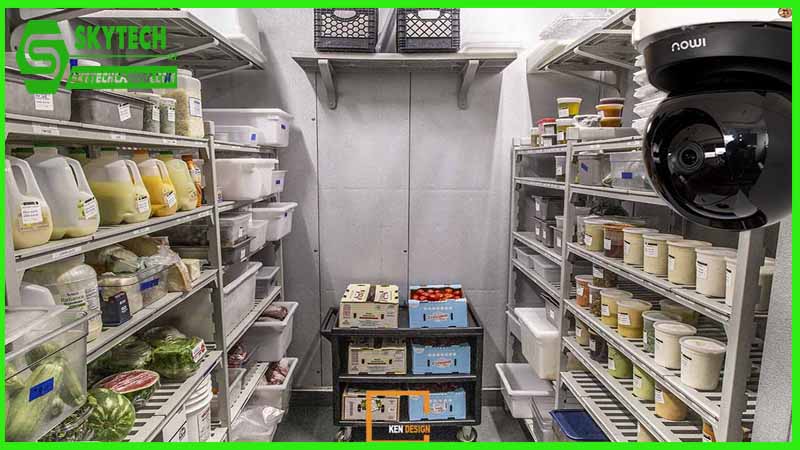 Giám sát các khu vực quan trọng như kho và tủ đông trong quán ăn